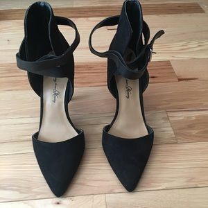 Penny Loves Kenny Black heels